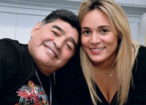 Maradona cầu hôn bạn gái trẻ trong tiệc sinh nhật