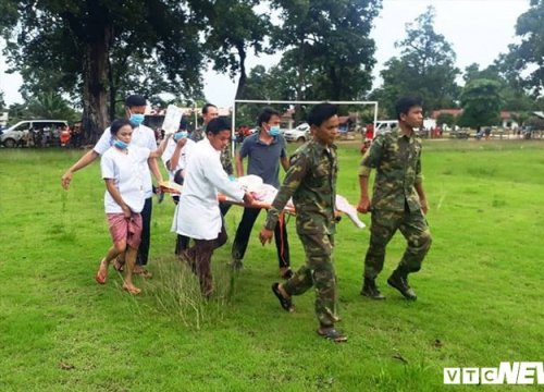 Nhân chứng run rẩy kể lại phút kinh hoàng chống chọi với dòng nước cuồn cuộn do vỡ đập thủy điện ở Lào