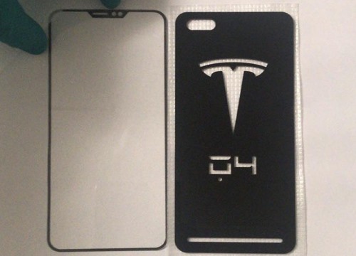 NÓNG: Tesla đang tạo bản sao iPhone X của riêng mình