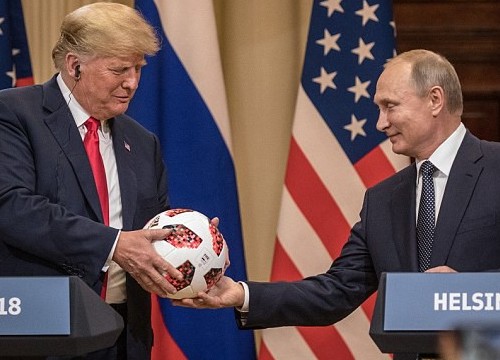 Quả bóng ông Putin tặng ông Trump được nhà sản xuất gắn chip đặc biệt