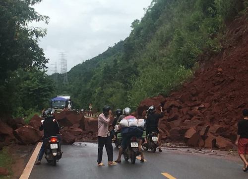 Sơn La: Mưa lớn, Quốc lộ 6 bị sạt lở và ách tắc