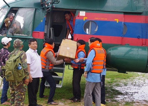 Trực thăng của Quân khu 5 đang tiếp cận "điểm nóng" vụ vỡ đập ở Lào