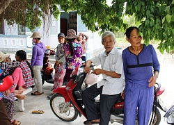 Dụ dân đi nhận "quà tặng miễn phí" để bán hàng không rõ nguồn gốc