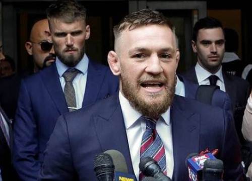 Sao UFC McGregor thoát tù tội