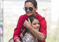 Bé Suri Cruise xuất hiện rạng rỡ giữa tin đồn sắp được Tom Cruise hàn gắn lại quan hệ cha con