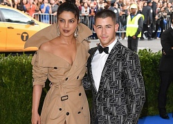 Gu mặc khi sánh đôi của hoa hậu Priyanka Chopra và bạn trai kém 10 tuổi