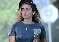 Miley Cyrus xuất hiện buồn rầu, tháo nhẫn đính hôn giữa tin đồn chia tay Liam Hemsworth