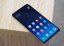 Xiaomi Mi 8 lặng lẽ bán chính hãng tại VN với giá loạn lạc, cạnh tranh trực tiếp với hàng xách tay