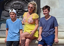 Britney Spears đưa các con đi thăm cung điện Buckingham