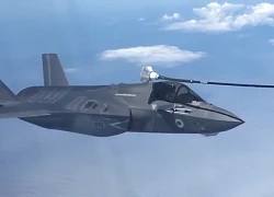 Video: Tiêm kích F-35 của Mỹ loay hoay tiếp cận vòi tiếp liệu trên không