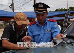 'Xe dù, bến cóc' ngang nhiên hoạt động giữa trung tâm Buôn Ma Thuột