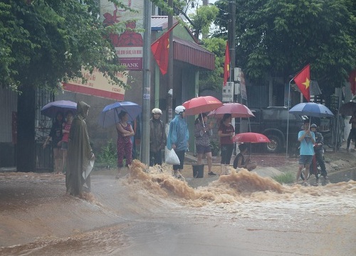 Sơn La: Hàng nghìn hộ dân vất vả chạy lụt trong đêm