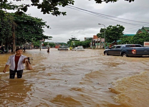 Sơn La: Quốc lộ 6 ngập nước và sạt lở, gây ách tắc nghiêm trọng