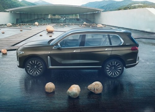 BMW X7 khoe khả năng lướt trên cát, rẽ tuyết dày