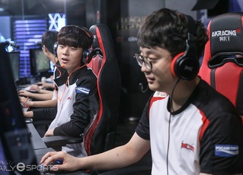 Chẳng còn SKT ngáng đường, KT Rolster thể hiện đúng bộ mặt siêu đội tuyển khi vào thẳng chung kết LCK mùa Hè 2018