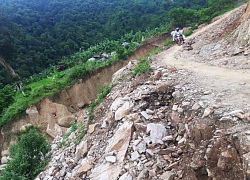 Chênh vênh đi trên đường vành đai biên giới sau bão số 3