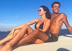 Ruby Mae khoe ảnh gợi cảm, tình tứ bên tiền vệ Dele Alli gây sốt