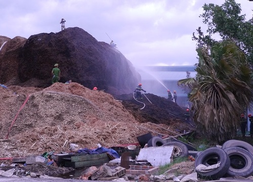 Cháy lớn kho chứa dăm gỗ, "thổi bay" nhiều tỷ đồng