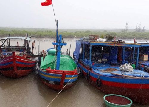 Hàng loạt địa phương "cấm biển" ứng phó với bão số 4