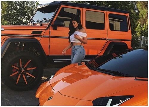 Hot girl tỷ phú Kylie Jenner khoe dáng bên Mercedes-Benz G550 độ