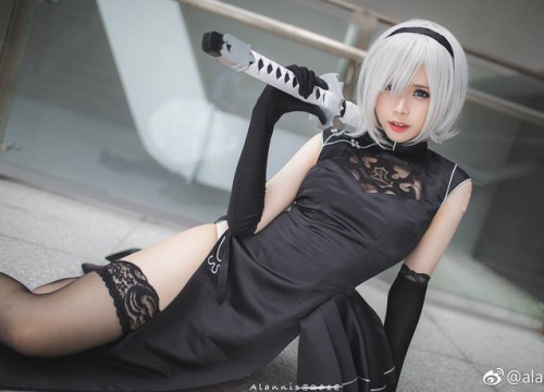 Lại ngất ngây với cosplay cô nàng 2B trong Nier: Automata