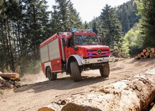 Mercedes-Benz Unimog: Xe cứu hỏa đẹp nhất, đúng chất nhất thế giới