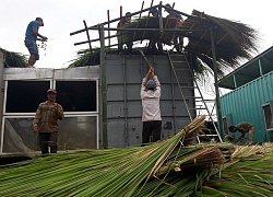 Quảng Ngãi: Phụ huynh xã nghèo chung tay sửa nhà bán trú cho con em