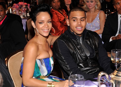 Rihanna thích thú khi biết Chris Brown vẫn còn bị "ám ảnh" bởi cô