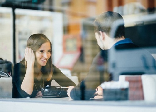 Tôi chết lịm khi phát hiện em gái ruột yêu nhầm gã tình cũ sở khanh của chị nó...