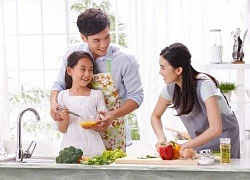 Tôi nhận cái tát nổ đom đóm khi nói: 'Anh sẽ ôm cô ấy đến già'