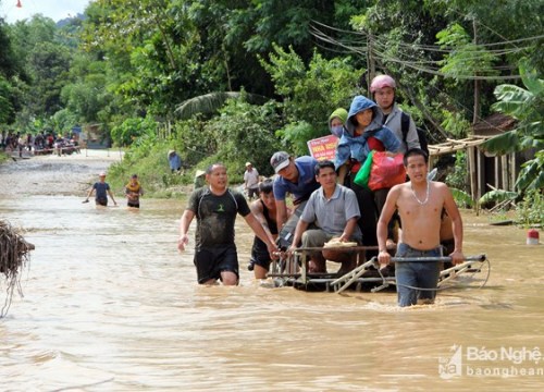 6 người chết, hơn 2000 ngôi nhà bị ngập vì mưa lũ ở Nghệ An