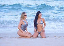 Diện bikini, Kim Kardashian khoe vẻ đẹp nóng bỏng khó cưỡng ở tuổi 38