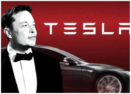 Elon Musk bật khóc khi phỏng vấn, thừa nhận sức khỏe đang suy yếu