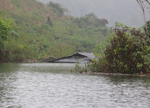 Sơn La: Bản Mông chìm trong biển nước suốt 1 tháng, người dân điêu đứng