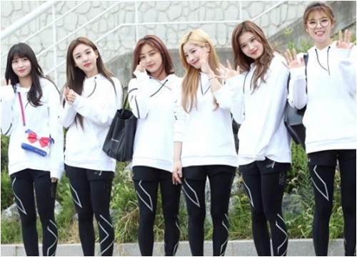 Cưng fan như TWICE, sợ ONCE đói nên chuẩn bị chu đáo cả 3 phần ăn trong ngày ghi hình ISAC 2018