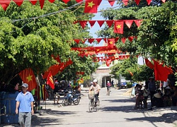 Làng biển Cảnh Dương đẹp chưa từng có, rực cờ đỏ sao vàng