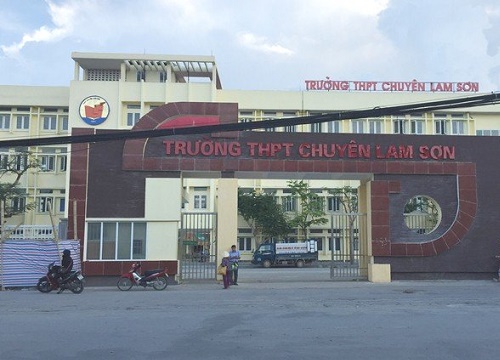 Thanh Hóa: Hàng trăm học sinh mòn mỏi chờ điểm phúc khảo trước ngày nhập học