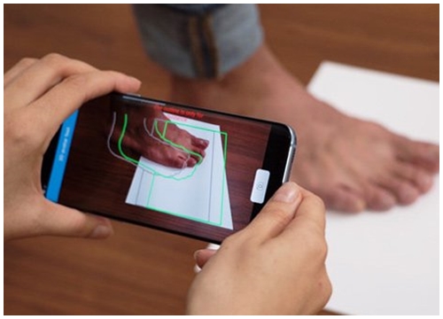 App scan chân để mua giày chuẩn của người Việt