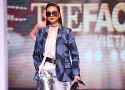 Clip: Thanh Hằng vấp ngã, tháo luôn giày để catwalk trong họp báo "The Face"