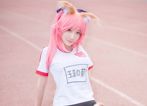 Cosplay Tamamo-no-Mae cực dễ thương, tan chảy trái tim game thủ