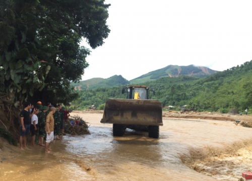 Hai bố con bị lũ cuốn tử vong trên đường đi làm về