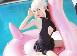 Cosplay Saber "ăn kem" cực gợi cảm bên bể bơi