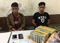 Hai anh em ruột vận chuyển 18 bánh heroin bằng xe máy