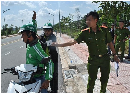 'Không xin được việc thì về với bố mẹ, sao con đi cướp?'