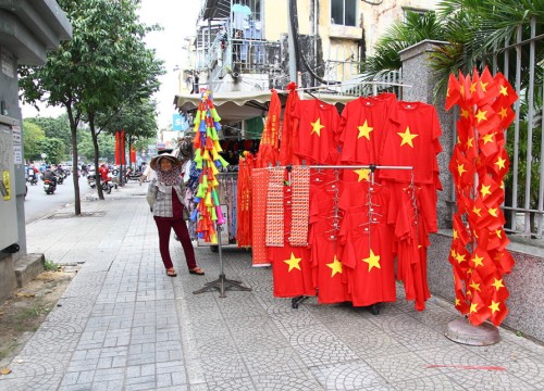 Olympic Việt Nam đương đầu Hàn Quốc: Dân công sở Sài Gòn nóng với sắc đỏ