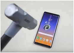 Xem màn tra tấn Galaxy Note 9 rùng rợn bằng dao và búa, bất ngờ nhất lại nằm ở viên pin