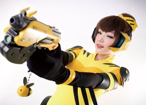 Overwatch: Miyuko hóa thân thành D.Va 'Ong vàng'