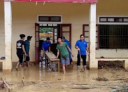 Trường học tan hoang sau mua lũ