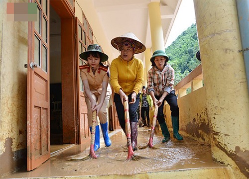 Vùng lũ Sơn La: Giáo viên không nghỉ lễ, tập trung dọn dẹp trường lớp đón năm học mới