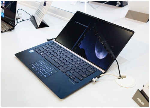 ASUS làm mới dòng Zenbook với thiết kế 4 viền mỏng, bản lề nâng, bàn rê tích hợp phím số